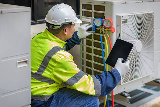 Professional Hvac technician working in Hamilton, IL